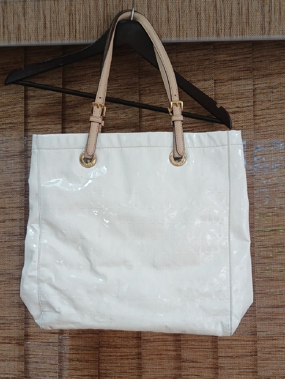 Michael Kors Jet Set Signature Tote in White Patent Leather